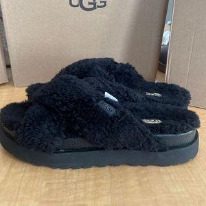 Ugg Women’s Fuzz Sugar Cross Slipper